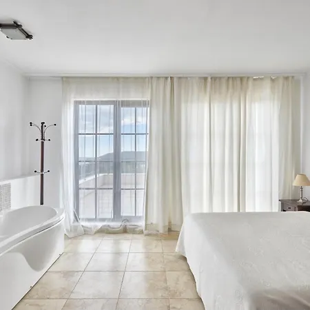 Otel The Cliff And