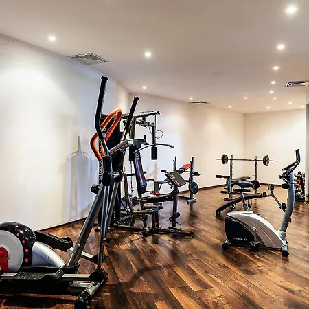 The Cliff And By Flat Mаnаger Szálloda 4*